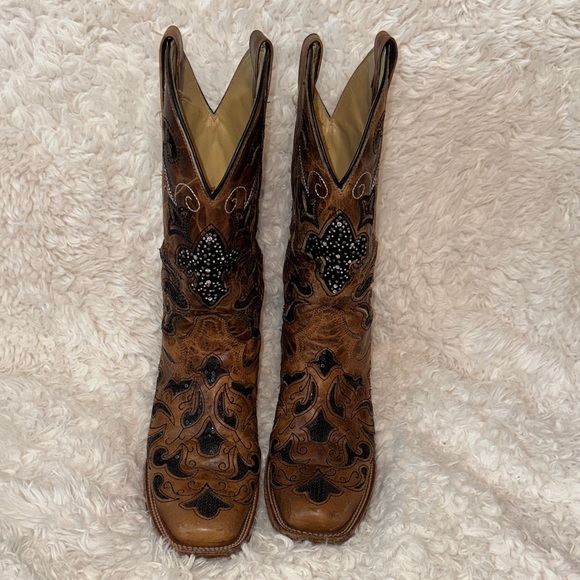 Elegant Brown Embroidered Heeled Boots - Picture 1 of 4
